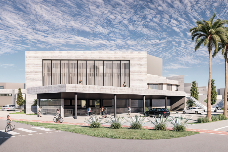 Fachada de edifício institucional moderno com volumes em concreto, grandes esquadrias em vidro, área externa com paisagismo e circulação de pedestres e ciclistas.